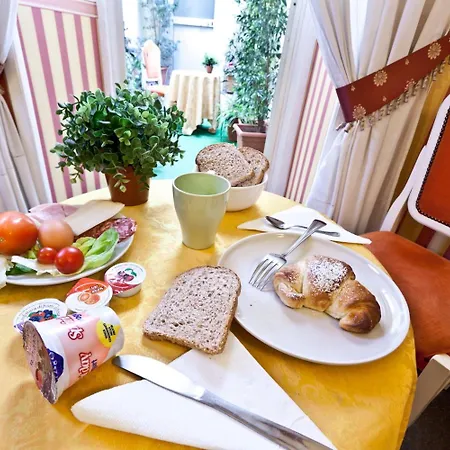 Medinaples Bed and Breakfast 4*